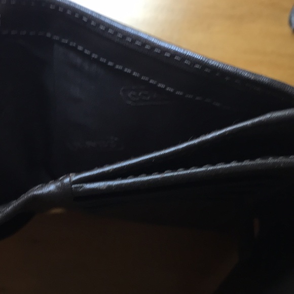 Coach Wallet in Signature Pattern - Picture 6 of 7